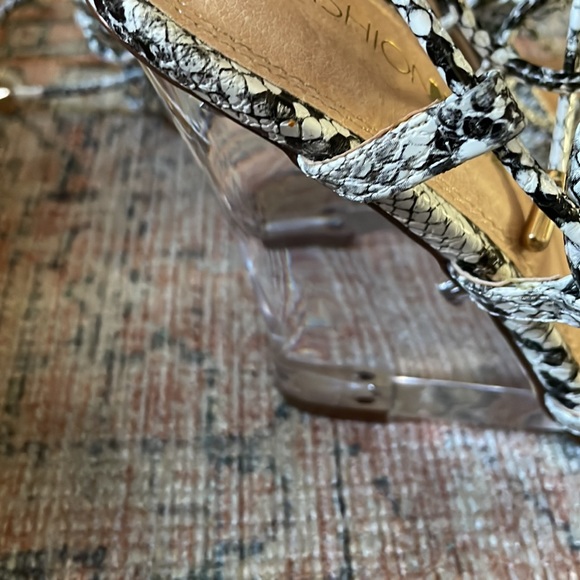 FASHION NOVA SNAKESKIN WEDGE - Picture 5 of 6
